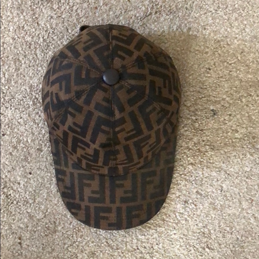 Fendi logo hat - Picture 2 of 5